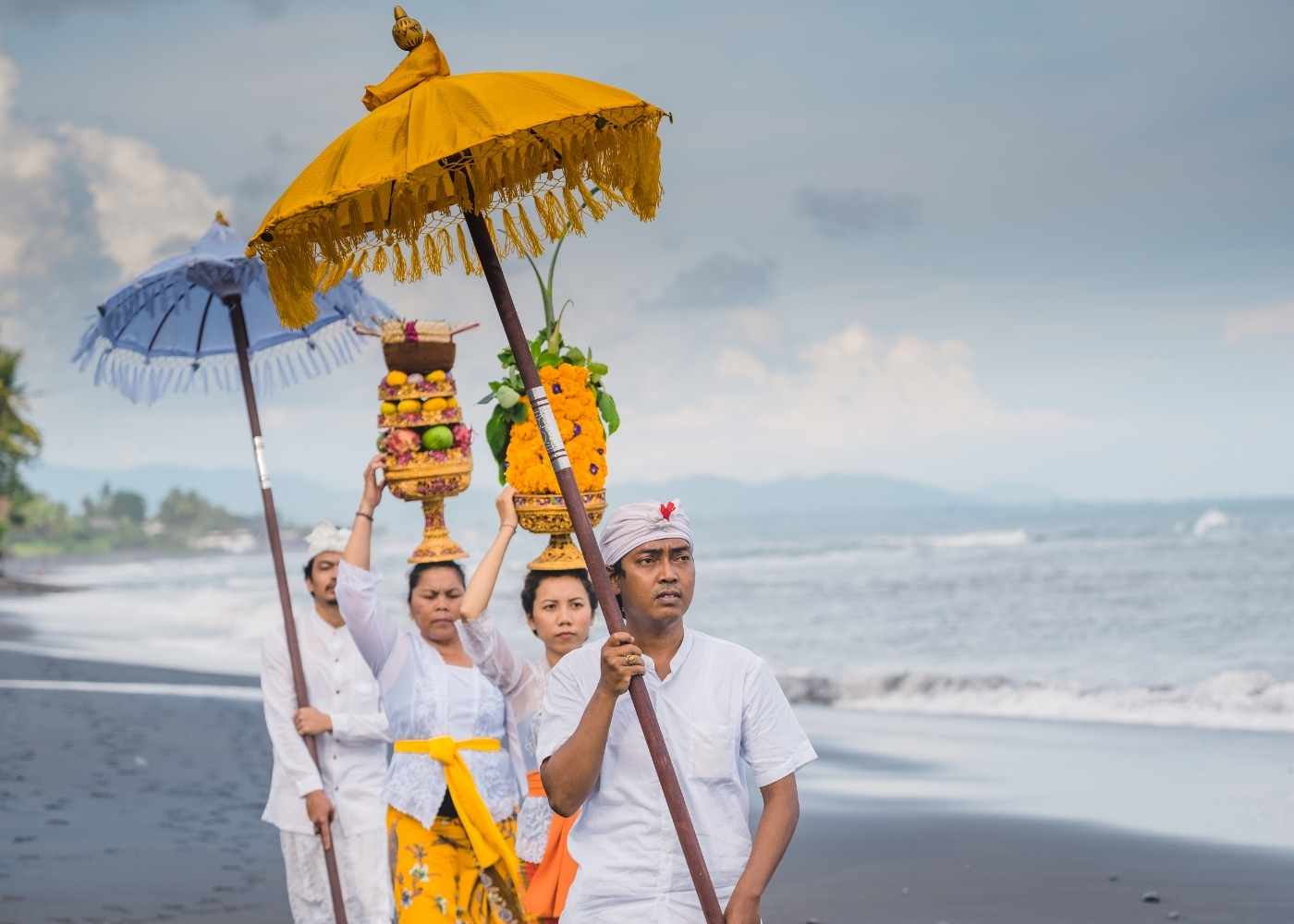 Amed plage sable noir nord Bali